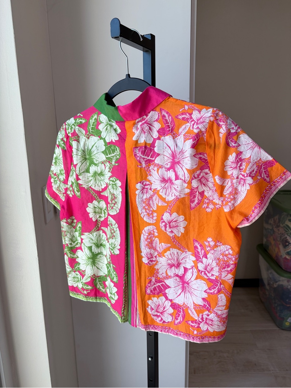 FARM Rio FLORAL ELEGANCE MIXED
SCARVES SHIRT - Picture 8 of 8